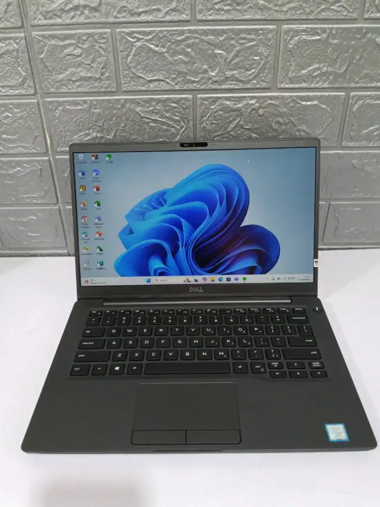 Dell latitude 7400 Intel core i5 Gen 8 ram 8gb SSD 256gb