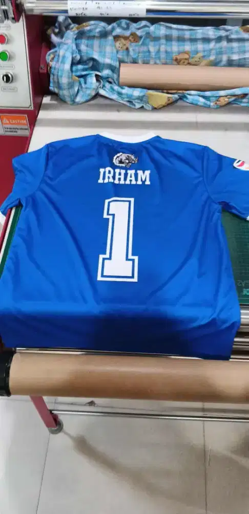 Terima desain dan bikin jersey Custom satuan, spanduk,stiker,dll