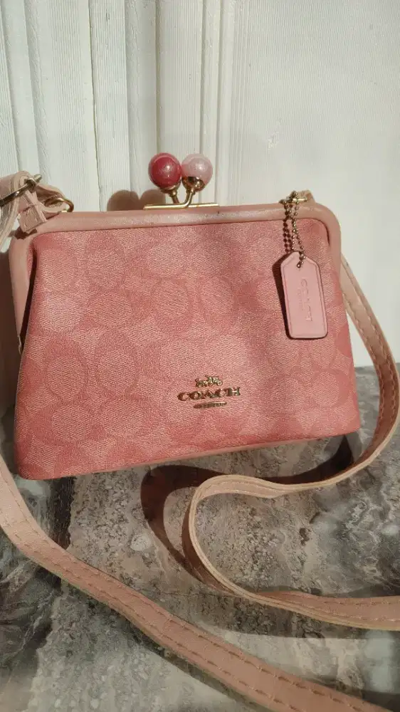 Coach Kisslock slingbag
