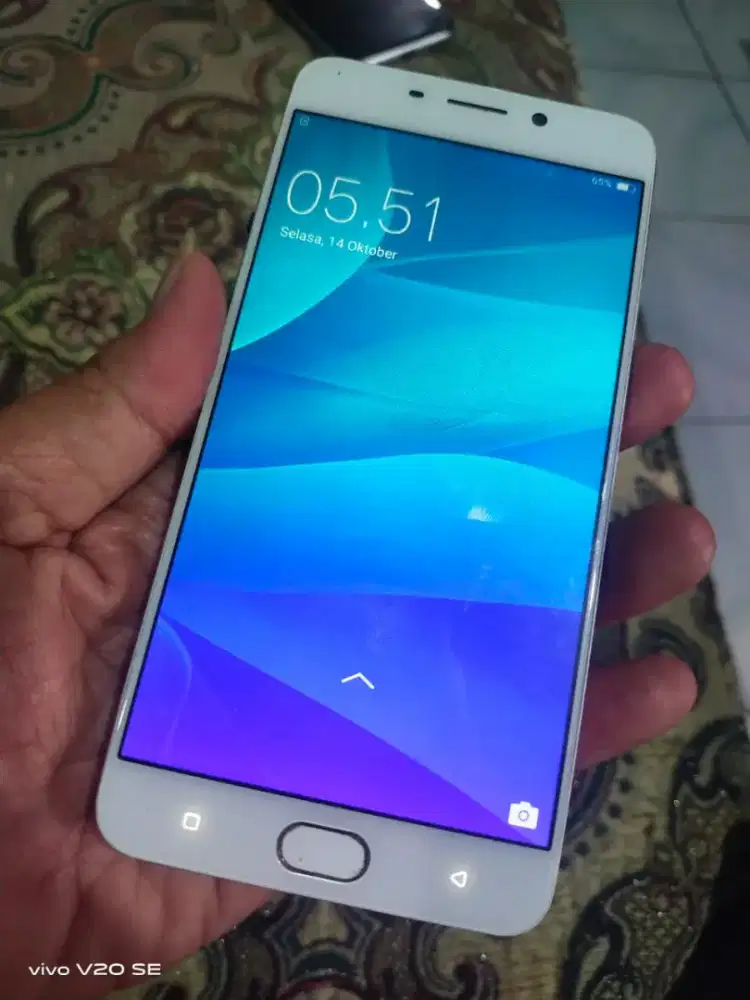 Oppo F1plus.. 4/64.. hp mahal pd jamanny