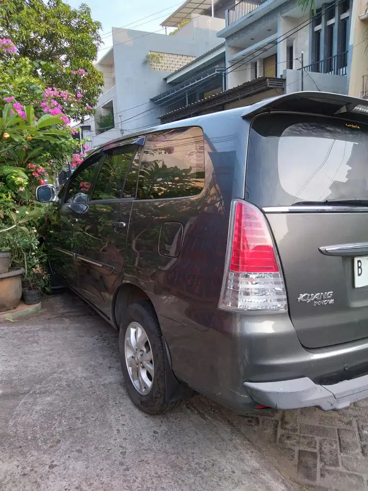 Toyota Kijang Innova 2010 Bensin