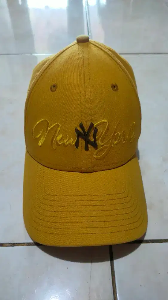 Gorra New York Yankees MLB Metal Crest 9FORTY Ajustable Amarilla