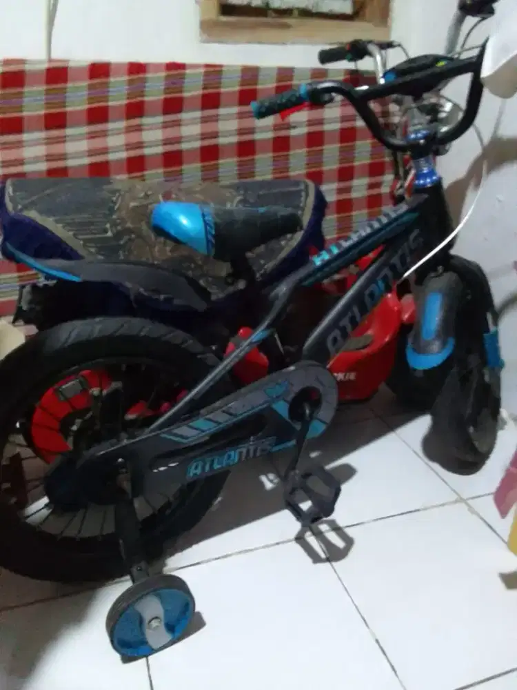 SEPEDA ANAK masih sangat bagus merk atlantis
