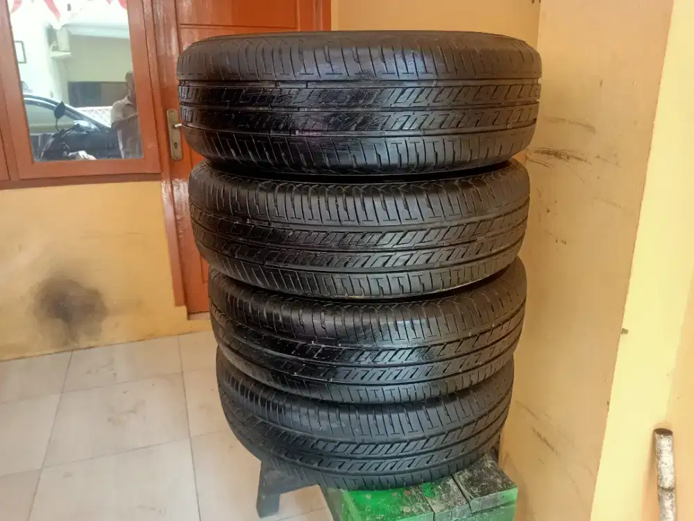 Jual ban copotan ukuran 195/70/14 merek briguestun techno prod.2021/22