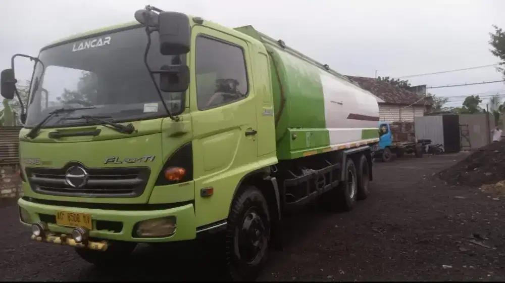 Hino FL210J TANGKI 16 KL 2005