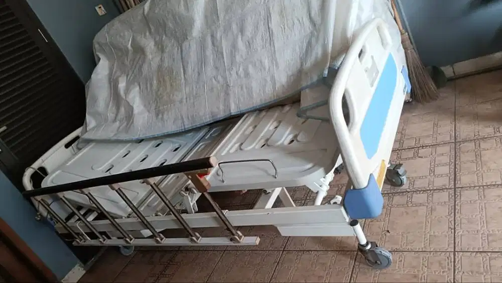 Bed electric pasien 3 crank merk Ultramed