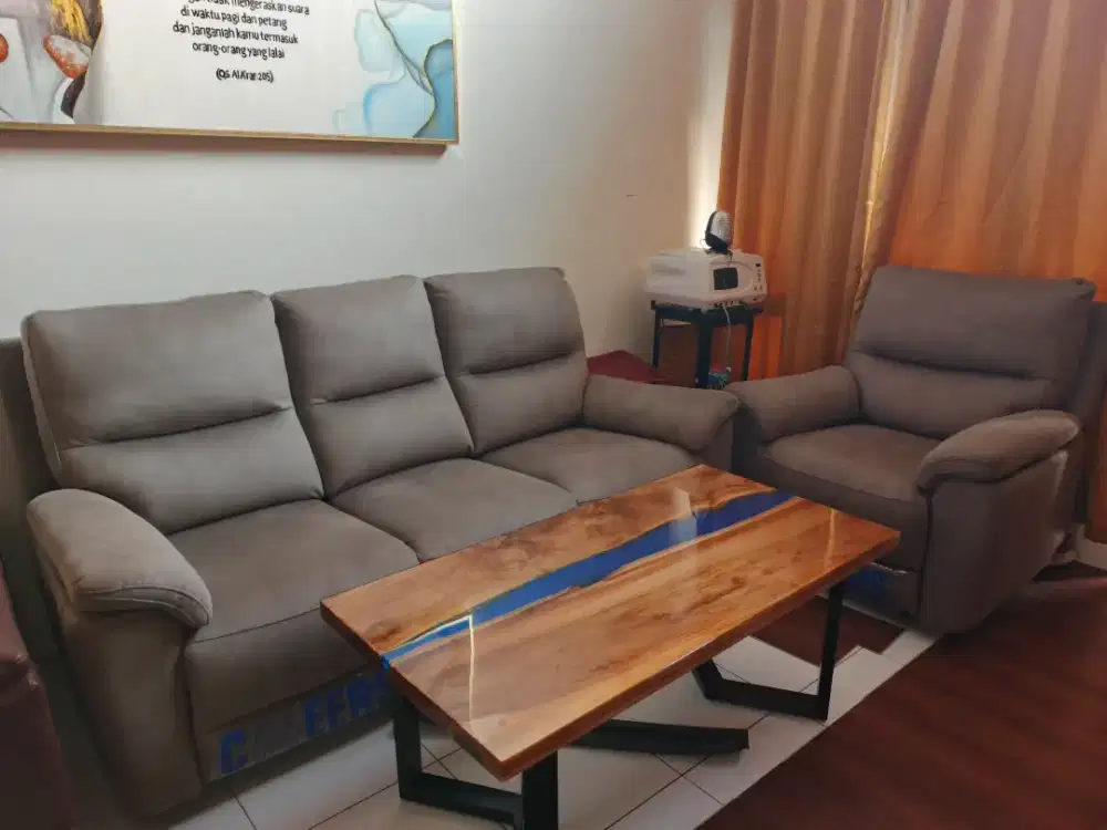 Kursi sofa dan meja tamu