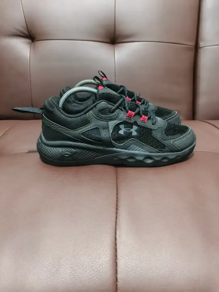 41-Sepatu UNDER ARMOR