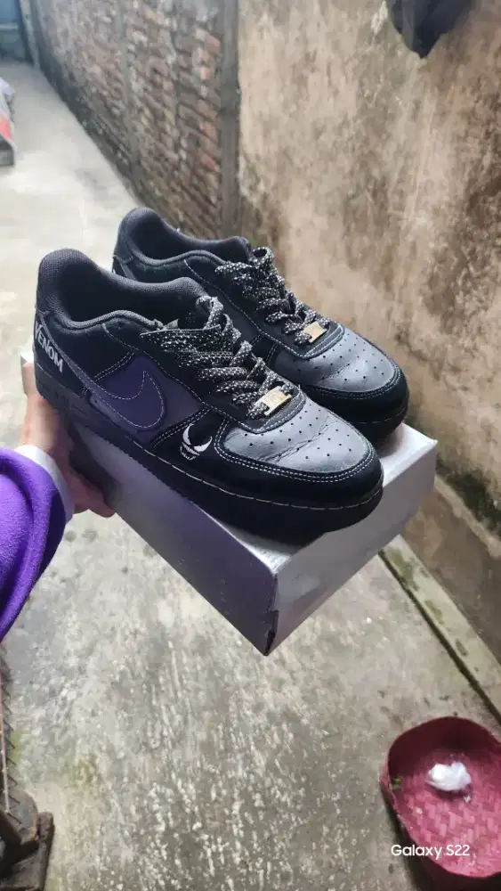 Sepatu Venom Version