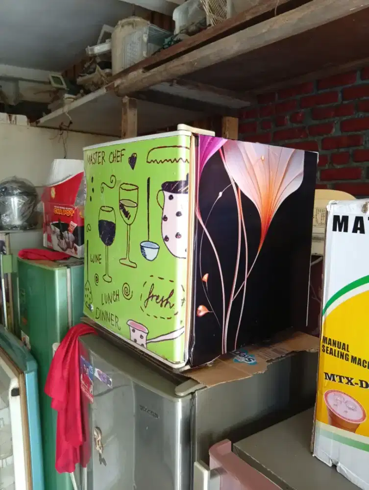 Kulkas mini bar bekas Mer Modena kea dingin