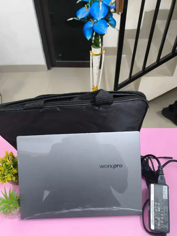 SUPERSLIM GEN 10 ADVAN WORKPRO Plus 1701 LIKE NEW [SSD]