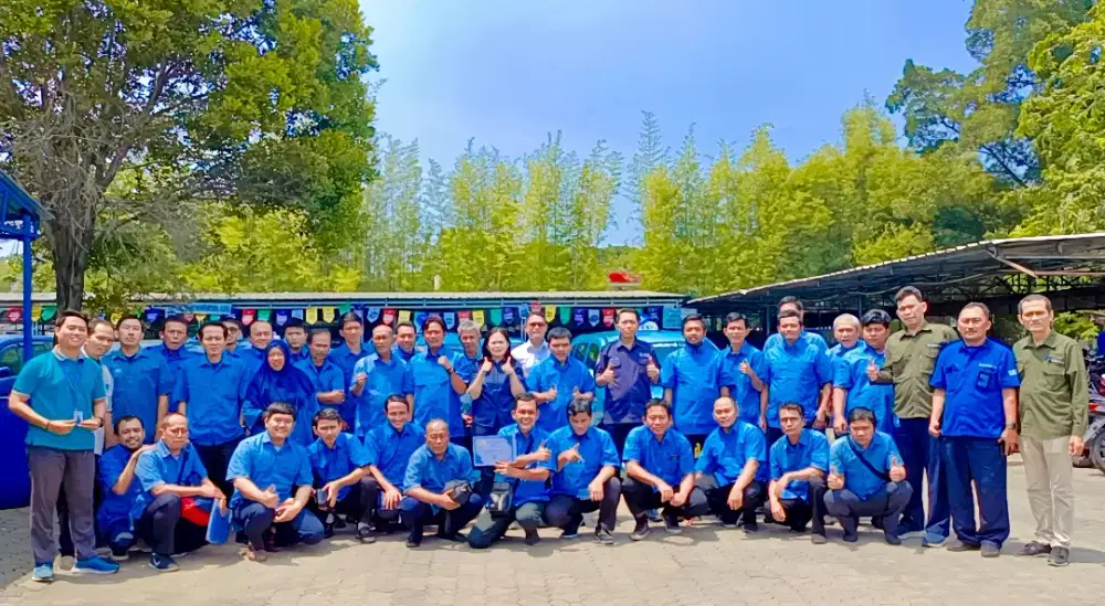 Lowongan Driver Mobil biru
