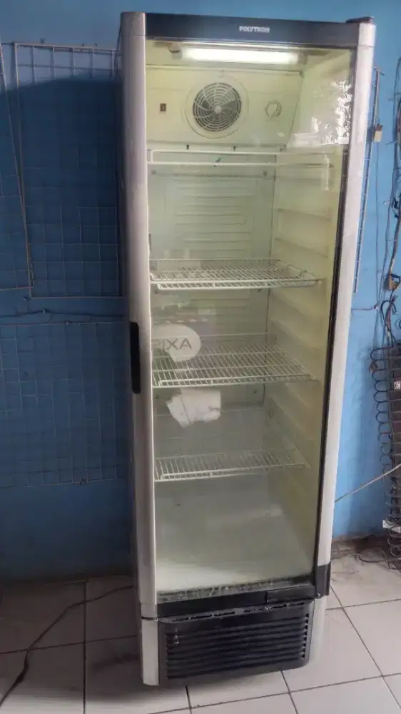 Dijual showcase merek POLYTRON 4RAK Lengkap siap pakai nego tipis