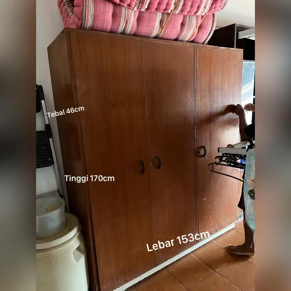 Dijual Lemari Kayu Bekas