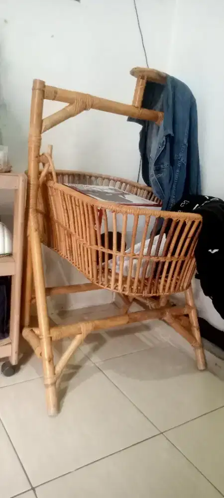 Ayunan Bayi Bahan Rotan Normal