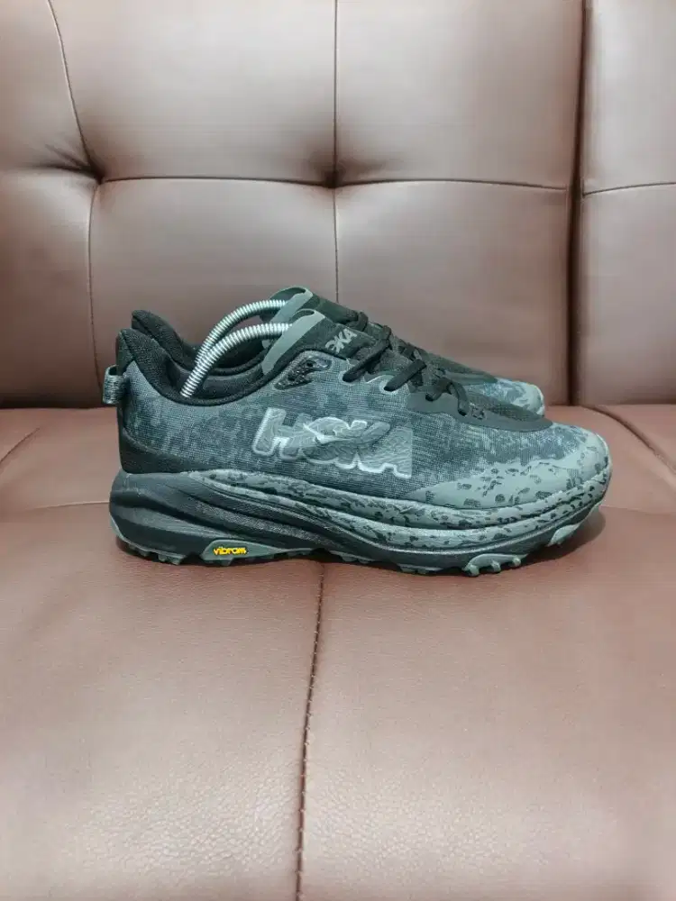 42-Sepatu HOKA SPEEDGOAT BLACK