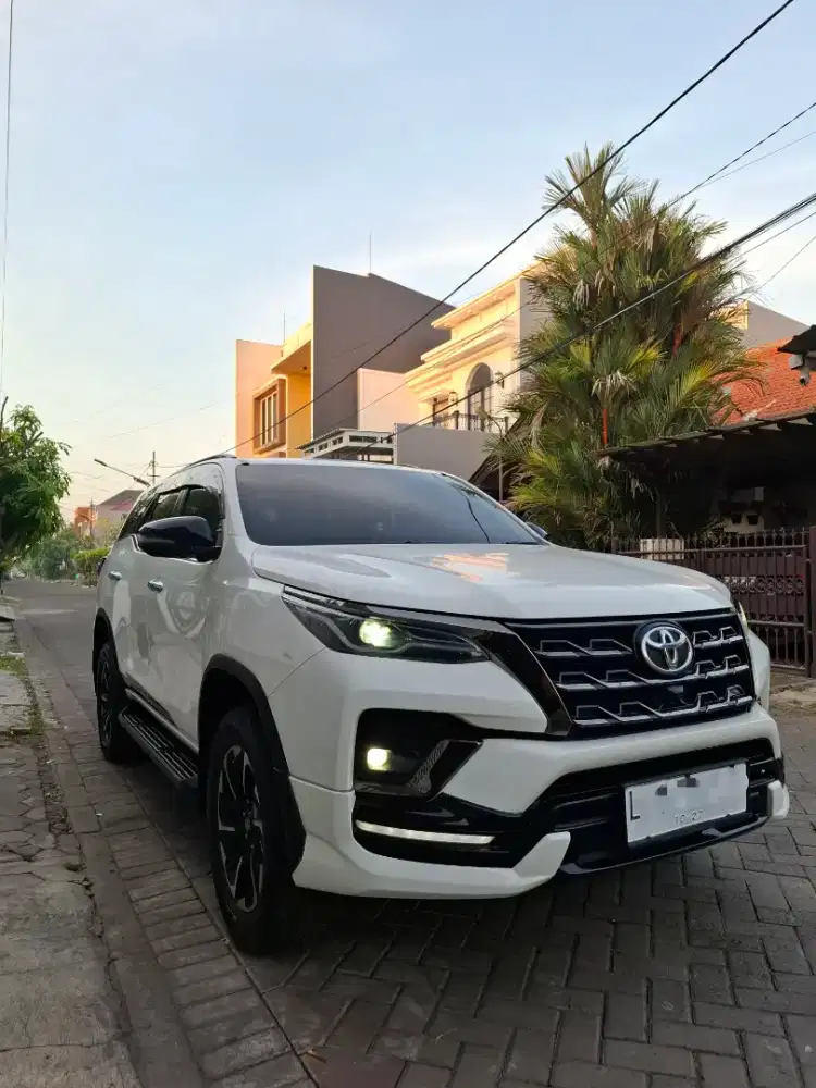Fortuner VRZ 2.8 GR Sport AT 2022 Matic Diesel Putih Solar TRD