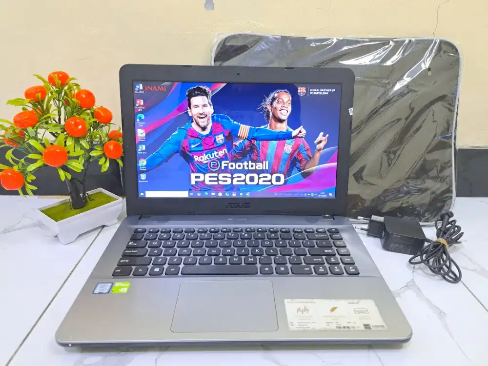 Laptop desaind gan game core i3 gen 6 ssd 256 gb ngebut siap pakai