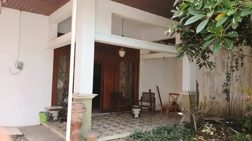 Rumah asri dengan desain klasik, cocok untuk home stay, ataupun kosan
