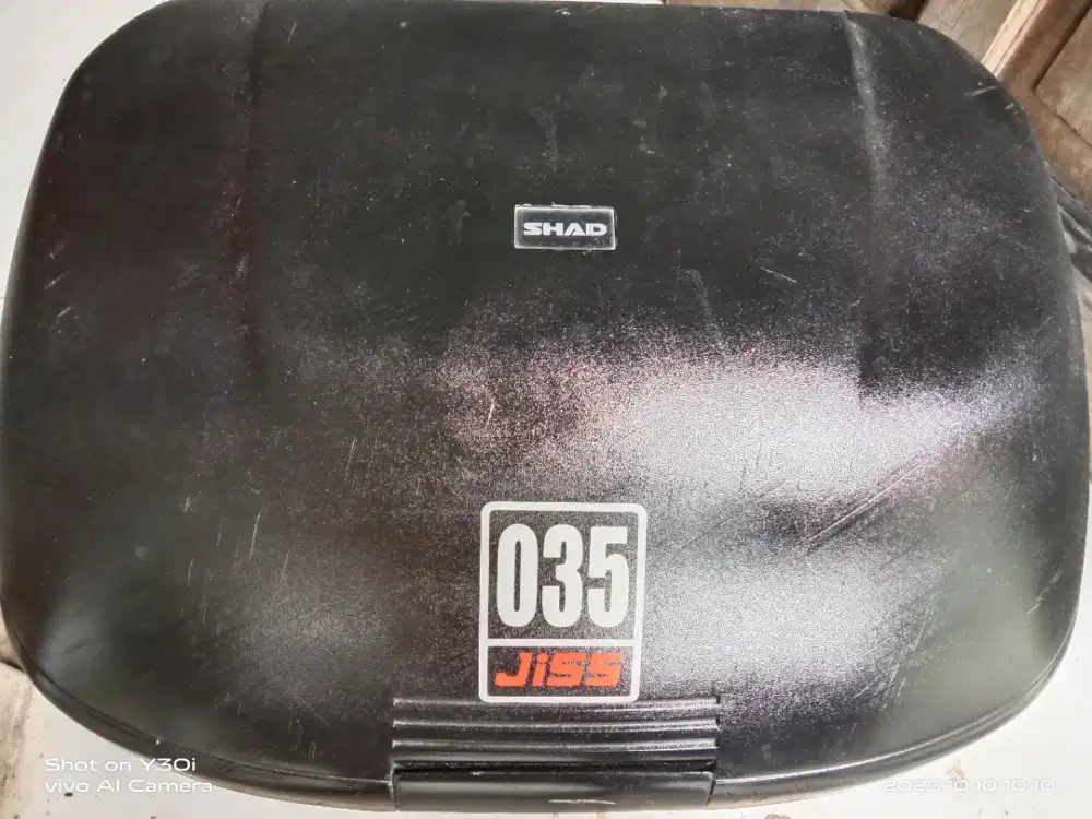 BOX Motor SHAD SH42 muat 2 HELM