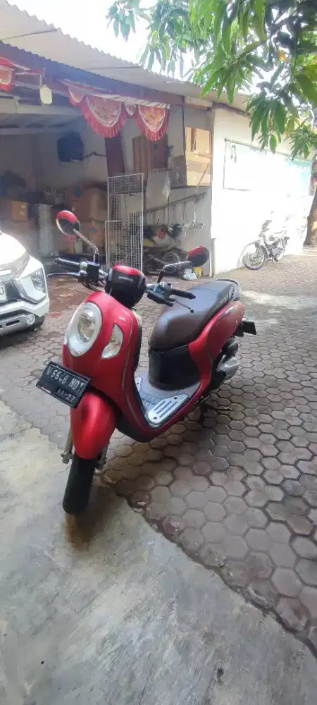 Scoopy Stylist 2022 Merah Doff