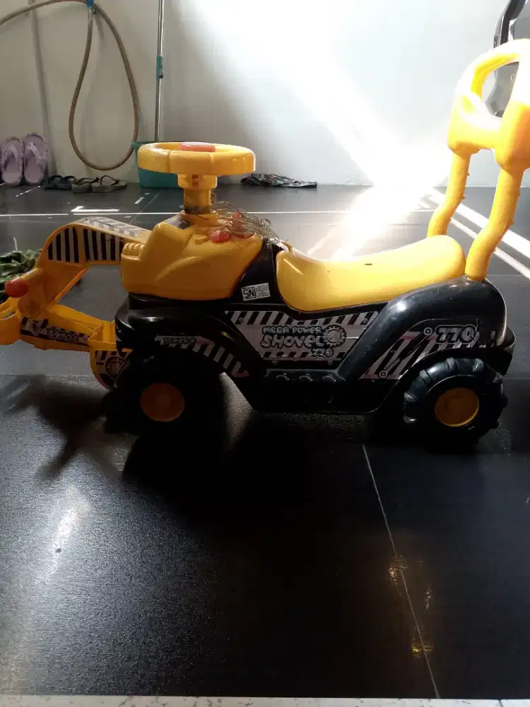 Mainan mobilan anak exkavator