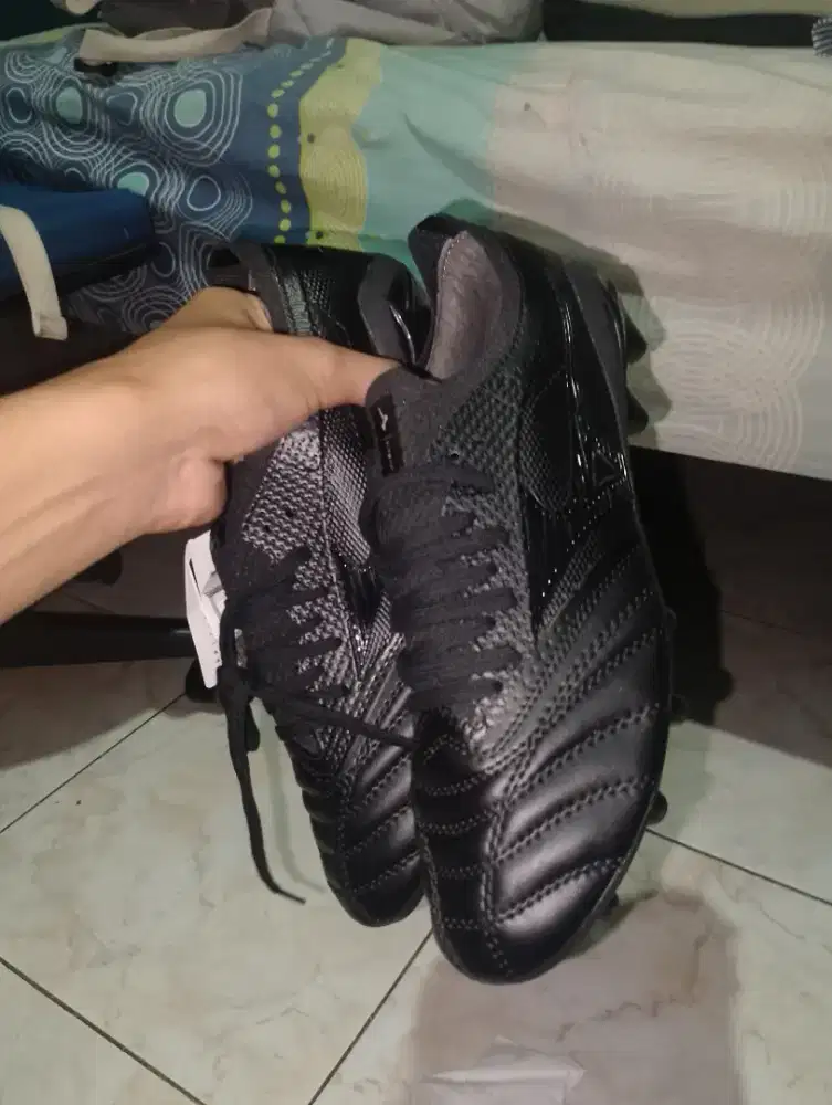 Sepatu bola Mizuno Morelia beta size 43