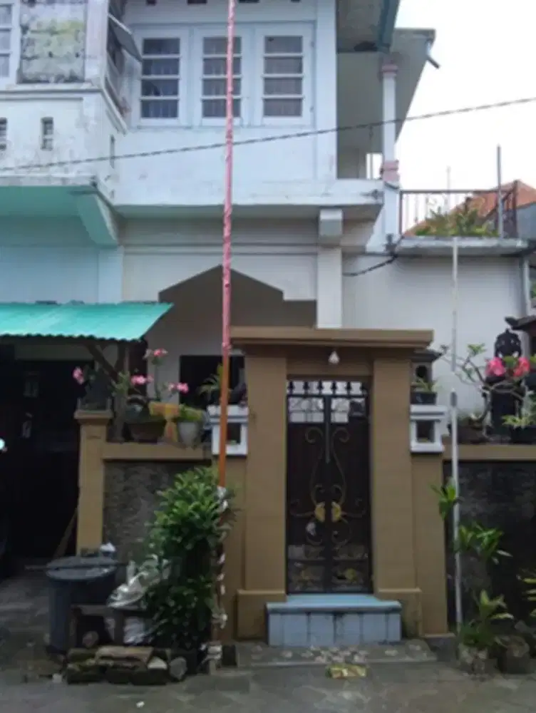 Dijual rumah 2 lantai di padonan