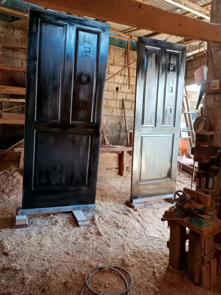 Meneri dan menjual kusen pintu dan jendela