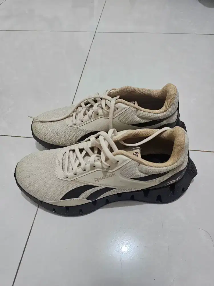 Sepatu Reebok Size 42