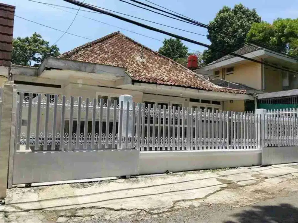 Disewakan rumah besar area cipaganti cihampelas