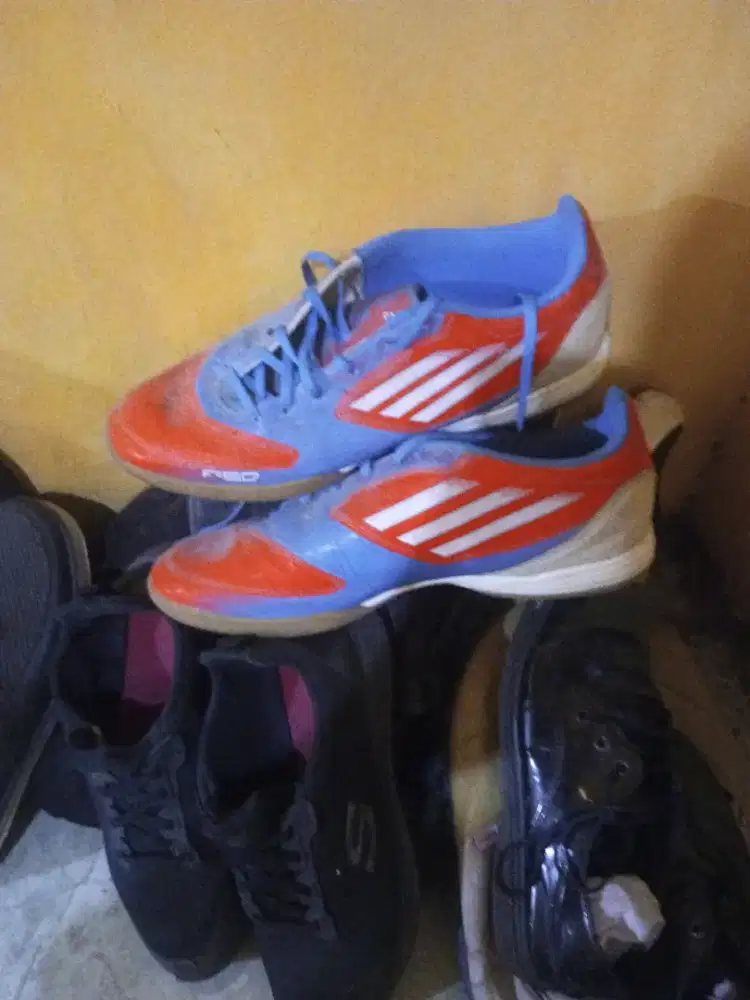 Jual sepatu futsal sepasang masih ori