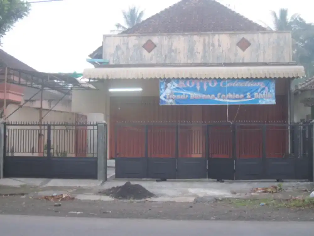 Dijual Toko & Rumah Tingkat + Isi Lengkap – Lokasi Strategis