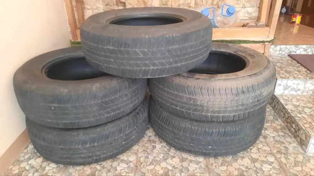 BAN ORIGINAL BEKAS FORTUNER MERK BRIDGESTONE