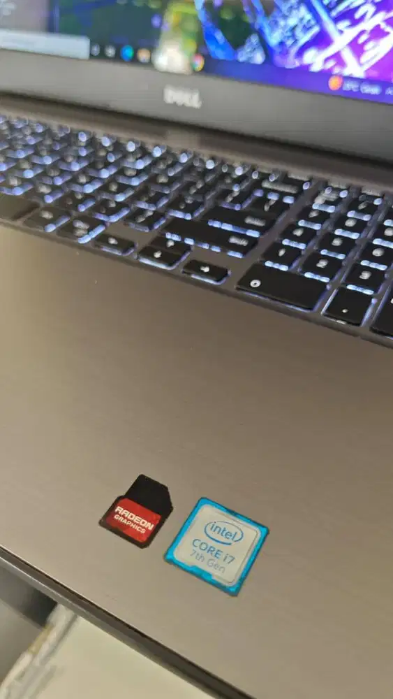 Laptop HP Inspiron core i7 GEN 7 dual VGA R7 M440 4Gb DDR5 jual Murah