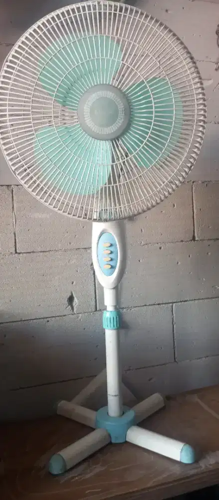 Kipas angin tinggi miyako 16
