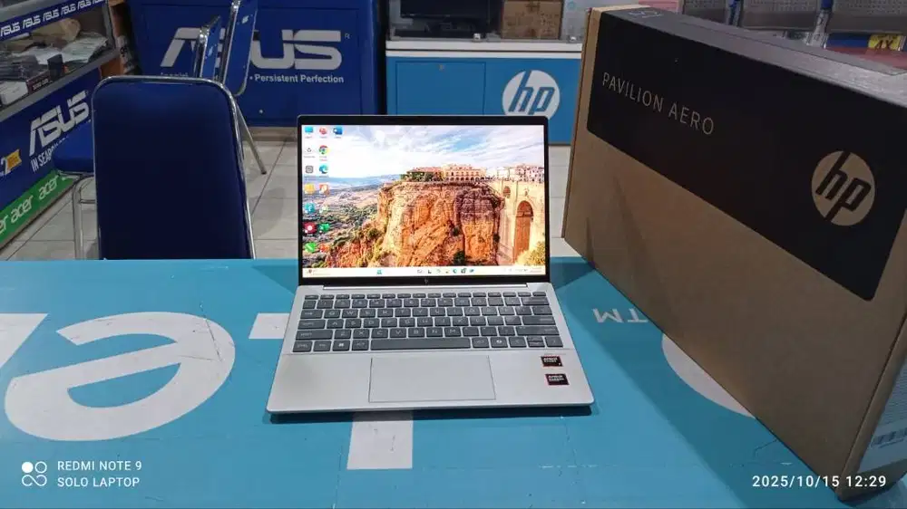 HP PAVILION AERO 13 ISTIMEWA RYZEN 7-8840U RAM 16GB SSD 1000 GB
