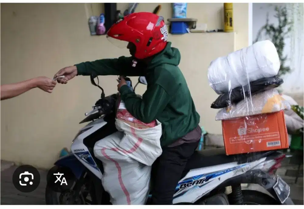 Kurir angkut barang