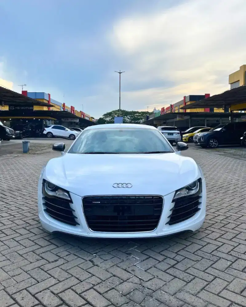AUDi R8 Quattro Coupe ' 2012