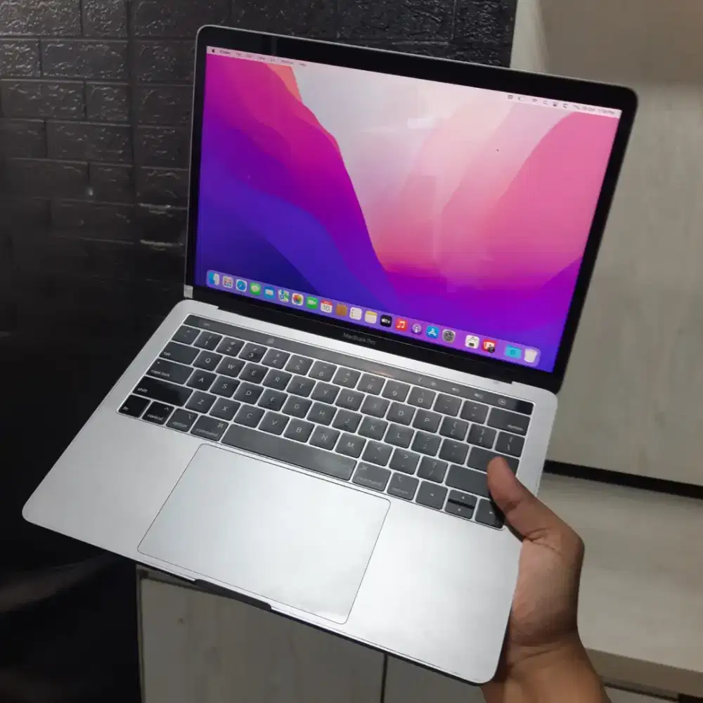 Macbook pro 2019 layar 13 inch ram 16gb ssd 512gb bisa cod