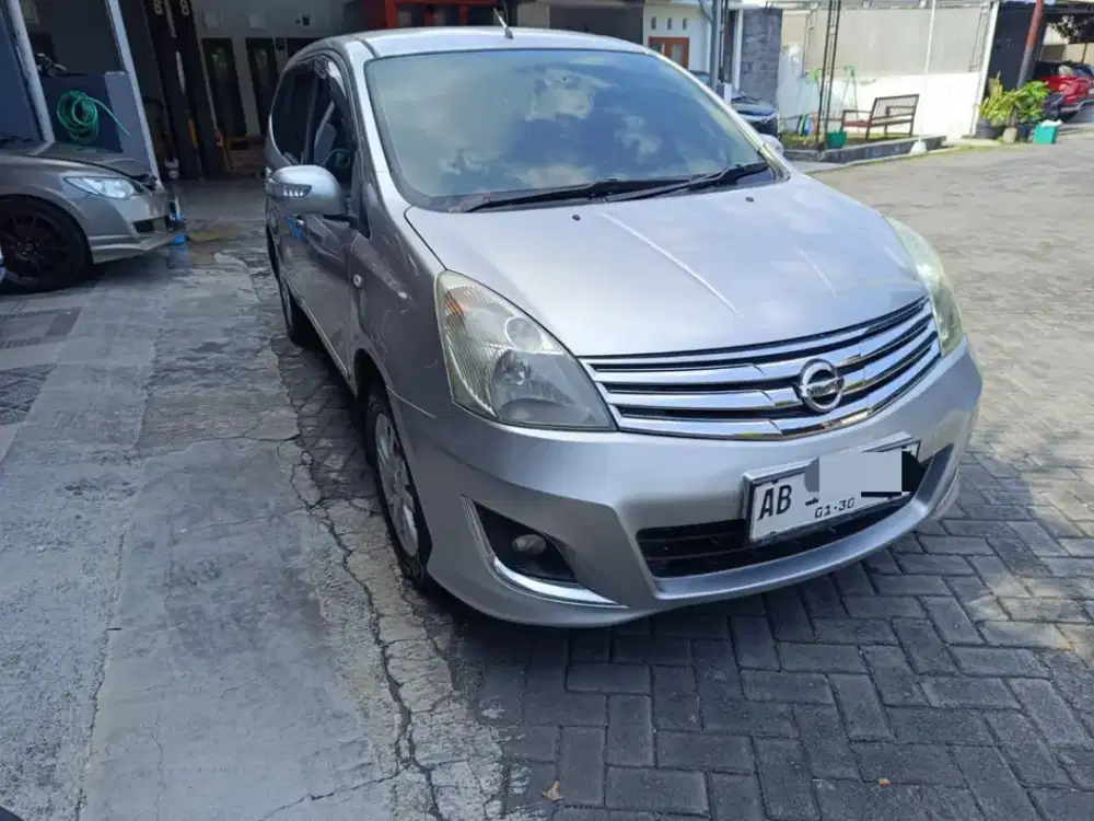 Dijual Nissan Grand livina matic 2013