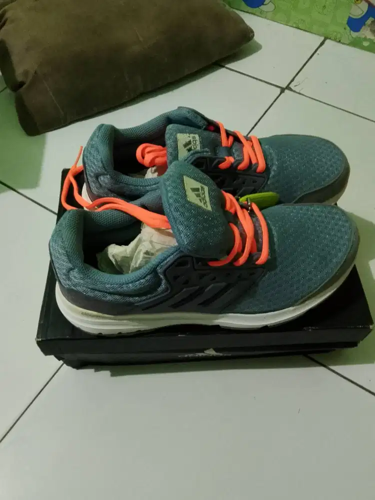 Sepatu Adidas wanita ori