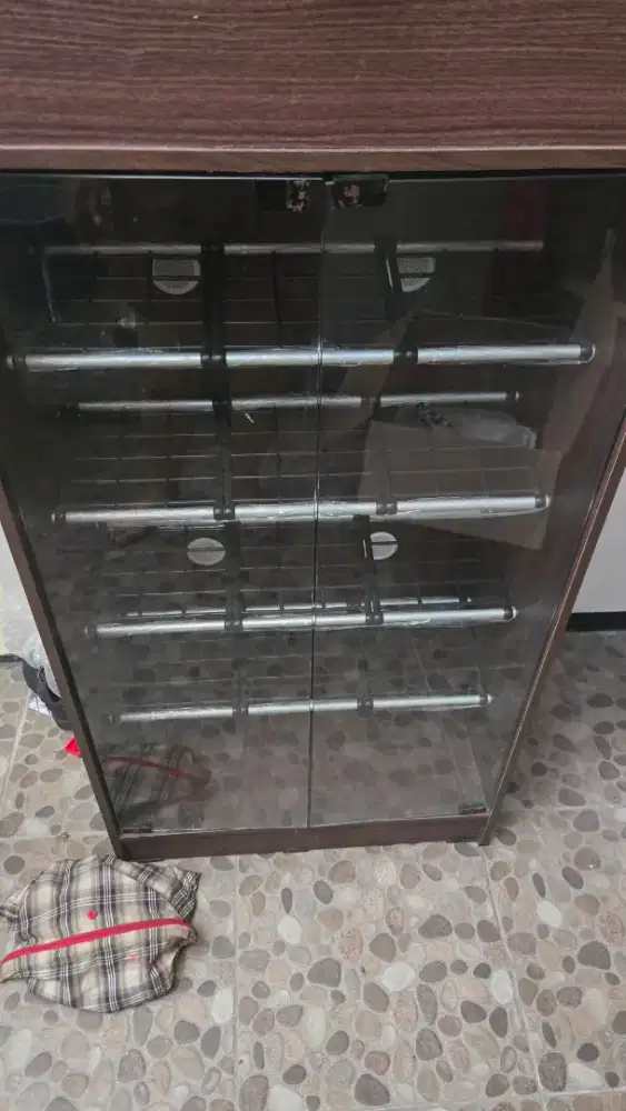 Rak sepatu kayu