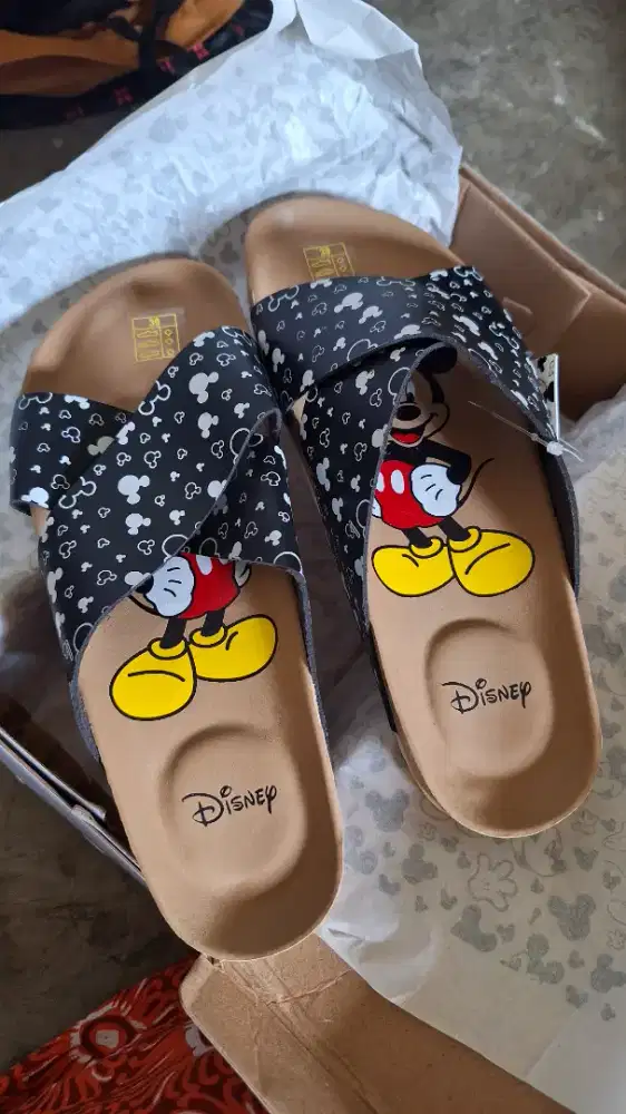Sandal wanita Disney slip on