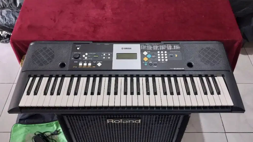 Keyboard yamaha psr E 223