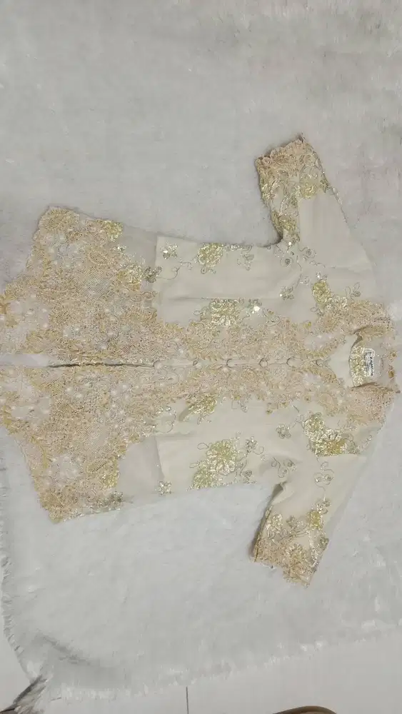 Kebaya Tile bordir bunga emas
