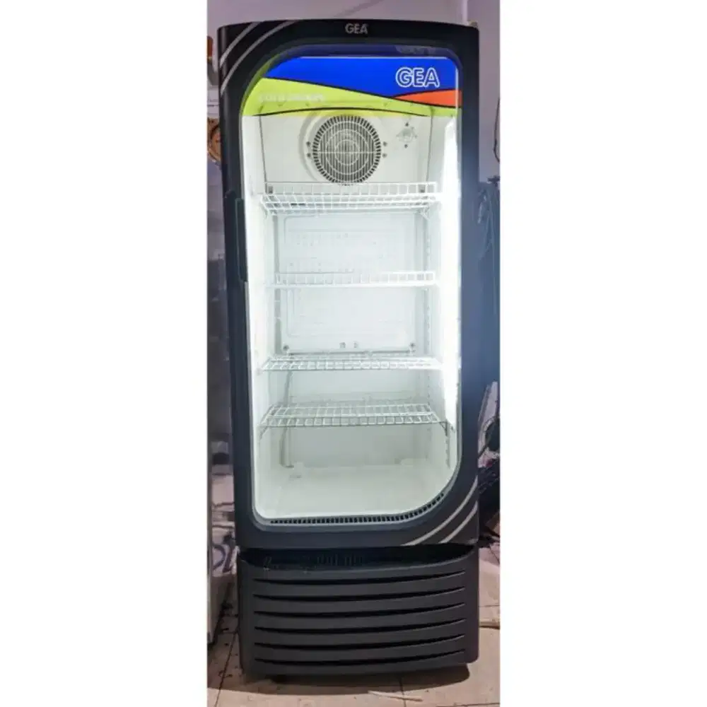 showcase/pendingin minuman merek GEA