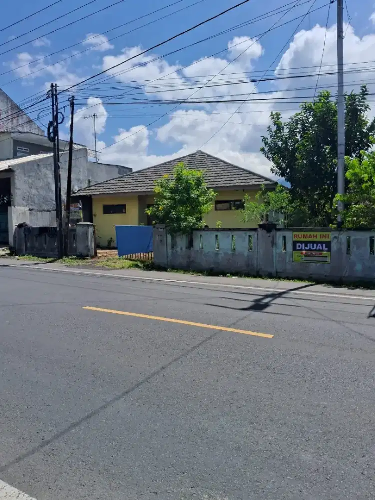 DI JUAL CEPAT RUMAH STRATEGIS DEPAN JALAN RAYA