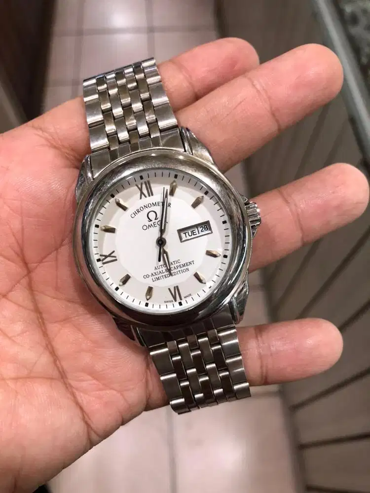 Jam tangan omega otomatis