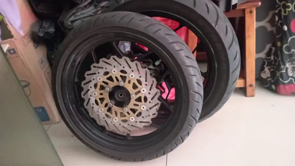 Velg v-rosi tapak lebar